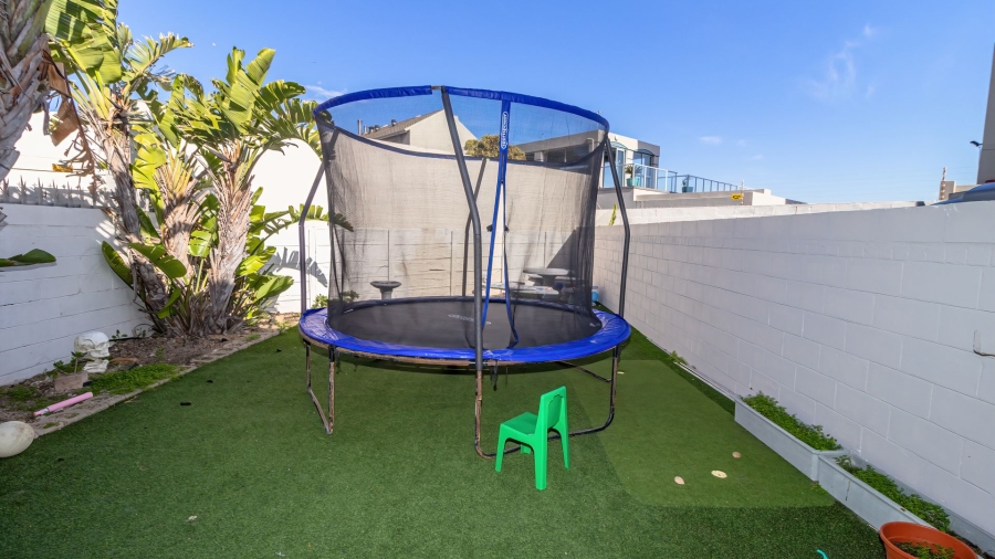 To Let 3 Bedroom Property for Rent in Waves Edge Western Cape